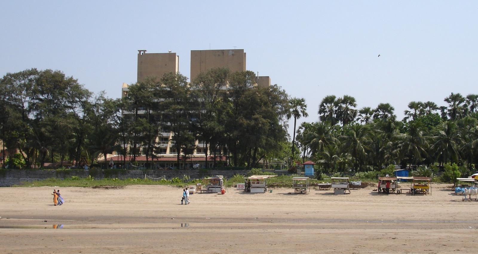 Mumbai.in Malad Beach panoramio